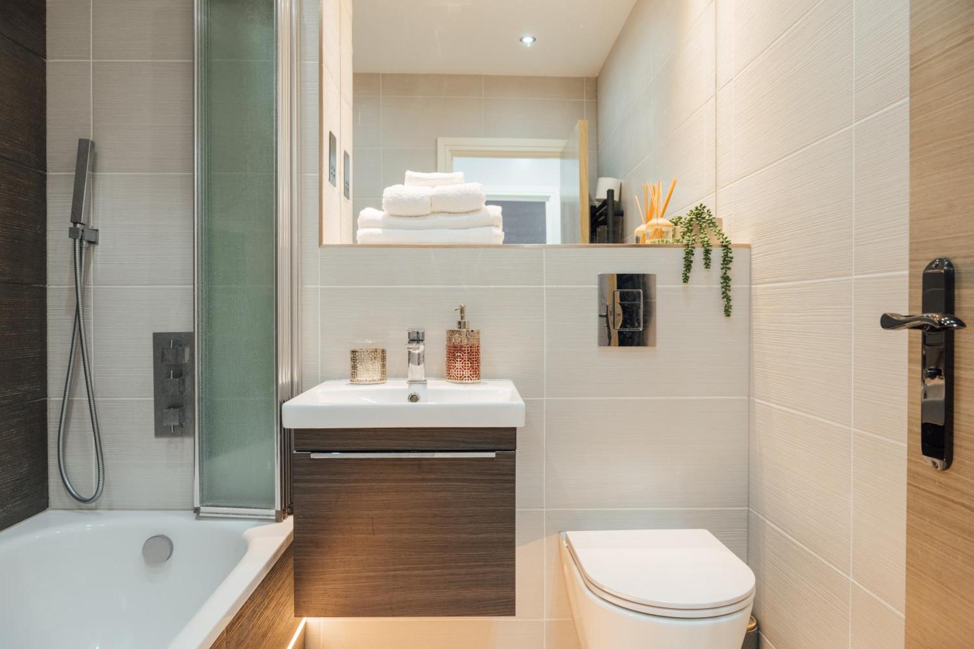 Apartment Inviting 2 Bedroom House In Dorking