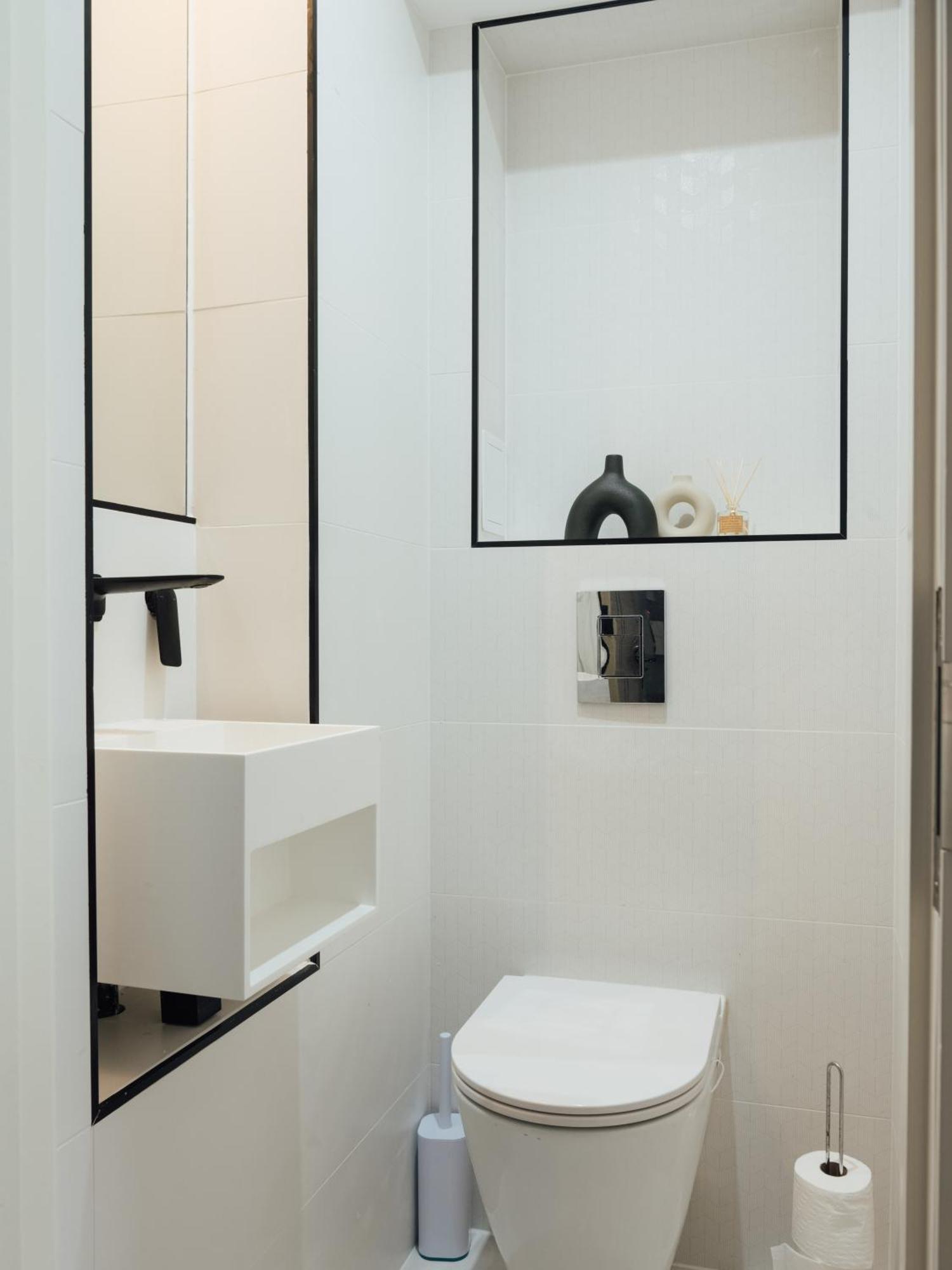 Inviting 2 Bedroom House In Apartment